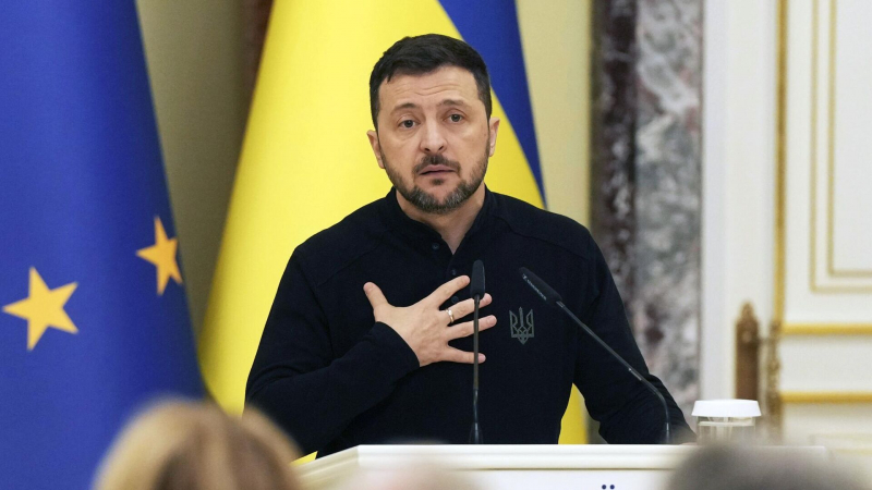 "Вывозит в контейнерах": на Украине раскрыли схемы Зеленского