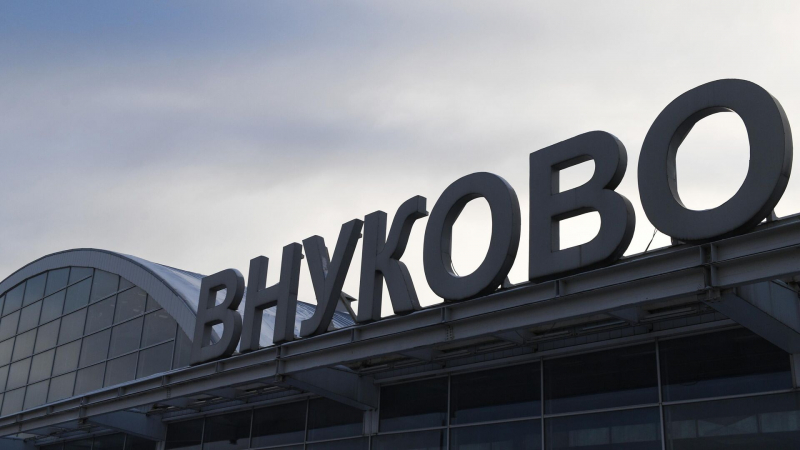 После вынужденной посадки самолета во Внуково начали проверку