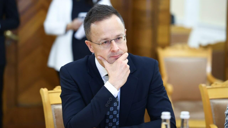 Сийярто: Киев "некультурно отказался" проводить разговор Орбана с Зеленским