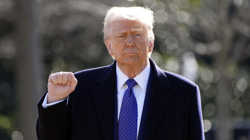 Трамп за неполные четыре часа опубликовал более 160 постов